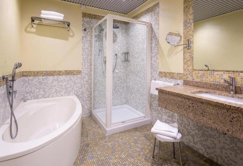 Семейный Номер, Crowne Plaza Venice East, An Ihg