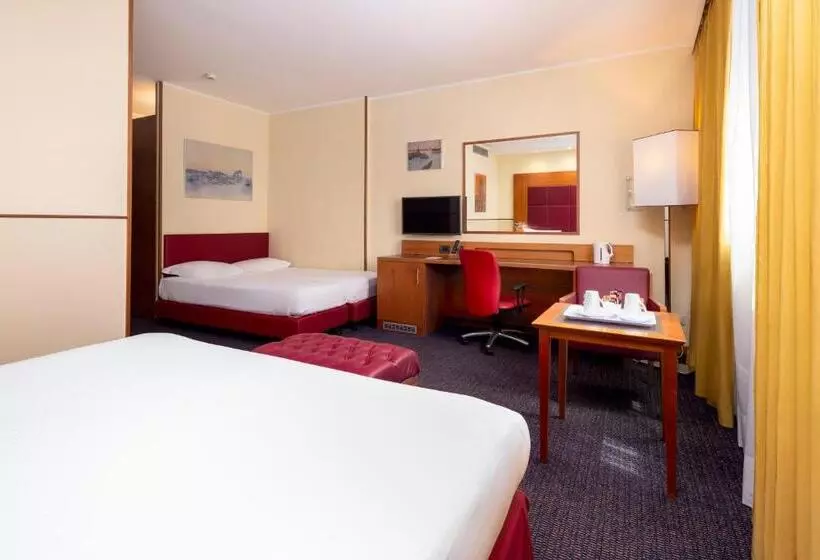 ファミリールーム, Crowne Plaza Venice East, An Ihg