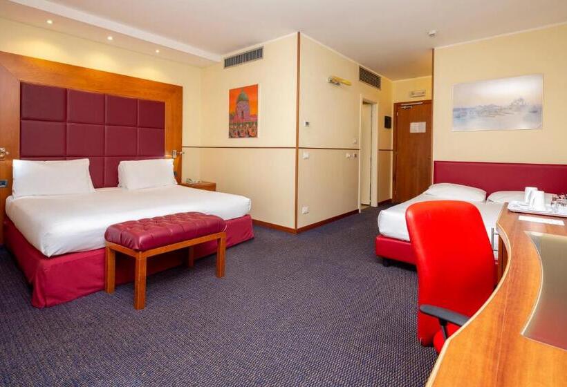 패밀리 룸, Crowne Plaza Venice East, An Ihg