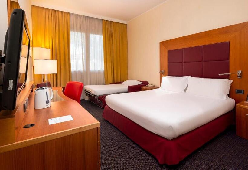 스탠다드 트리플 룸, Crowne Plaza Venice East, An Ihg