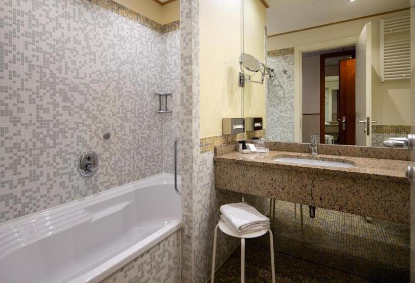 Номер Стандарт Трехместный, Crowne Plaza Venice East, An Ihg