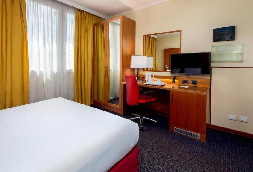 Номер Стандарт Трехместный, Crowne Plaza Venice East, An Ihg