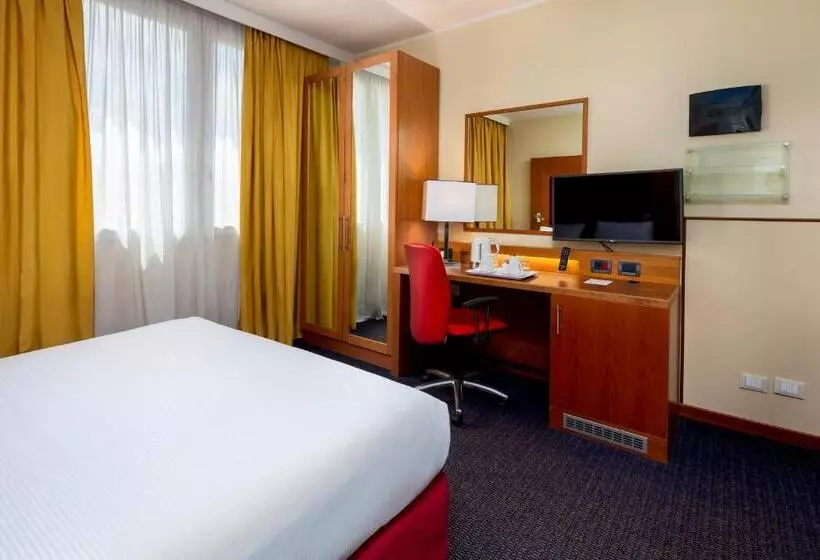 スタンダードトリプルルーム, Crowne Plaza Venice East, An Ihg