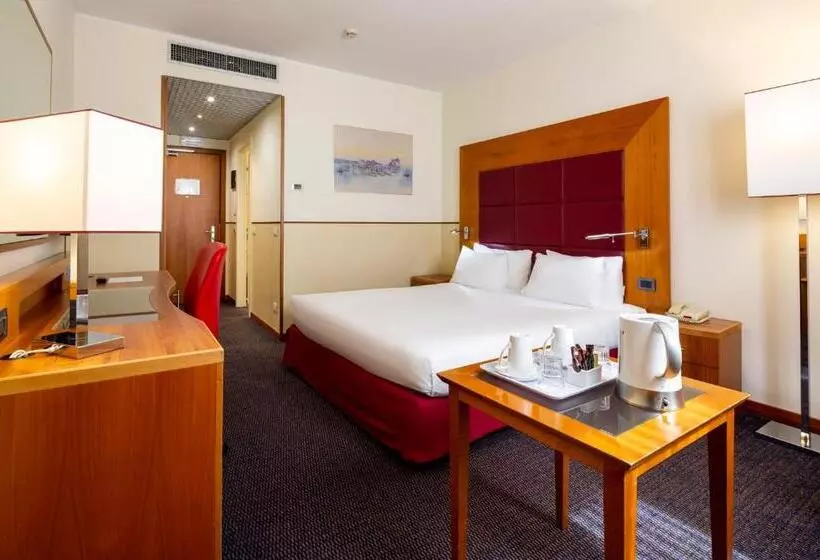 キングサイズベッドのスタンダードルーム, Crowne Plaza Venice East, An Ihg