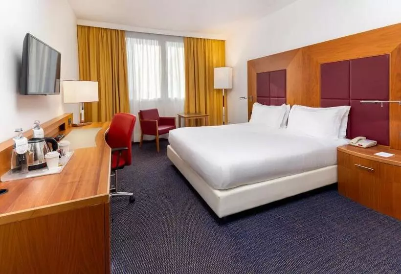 キングサイズベッドのスタンダードルーム, Crowne Plaza Venice East, An Ihg