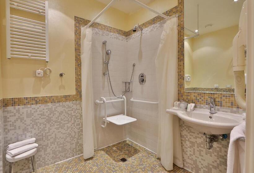 장애인을 위한 스탠다드 룸, Crowne Plaza Venice East, An Ihg