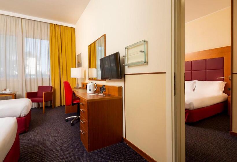 패밀리 연결 룸, Crowne Plaza Venice East, An Ihg