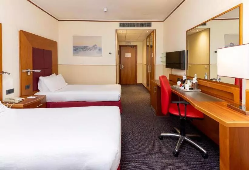 コネクティングルーム（家族用）。, Crowne Plaza Venice East, An Ihg