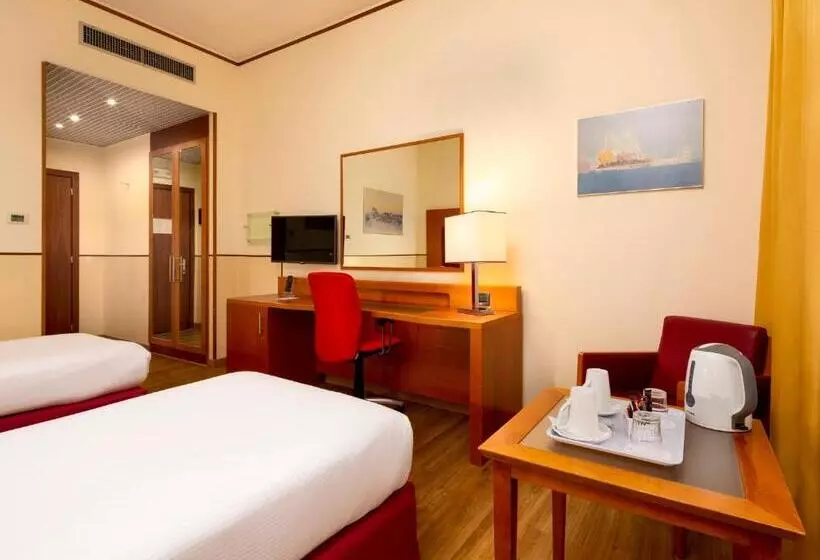 身障者適用スタンダードルーム, Crowne Plaza Venice East, An Ihg