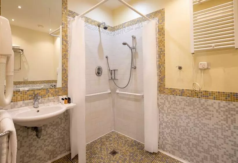 身障者適用スタンダードルーム, Crowne Plaza Venice East, An Ihg