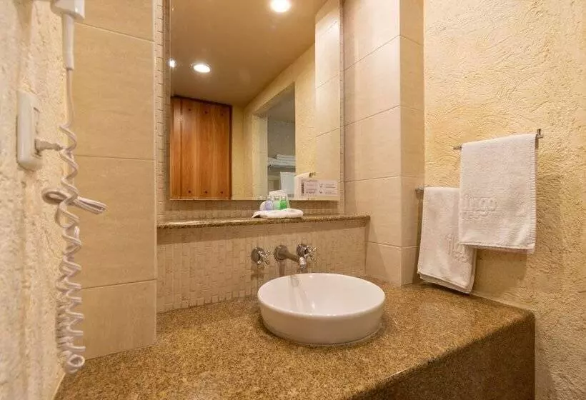 اتاق اجرایی, Flamingo Inn
