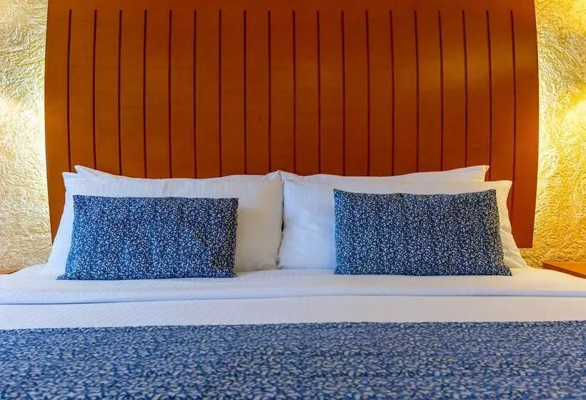 اتاق اجرایی, Flamingo Inn