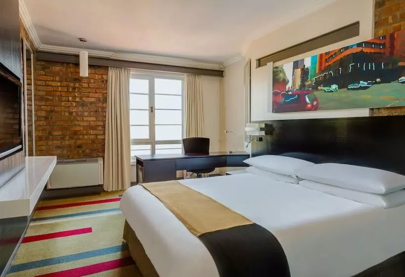 Standard Room, Garden Court Victoria Junction