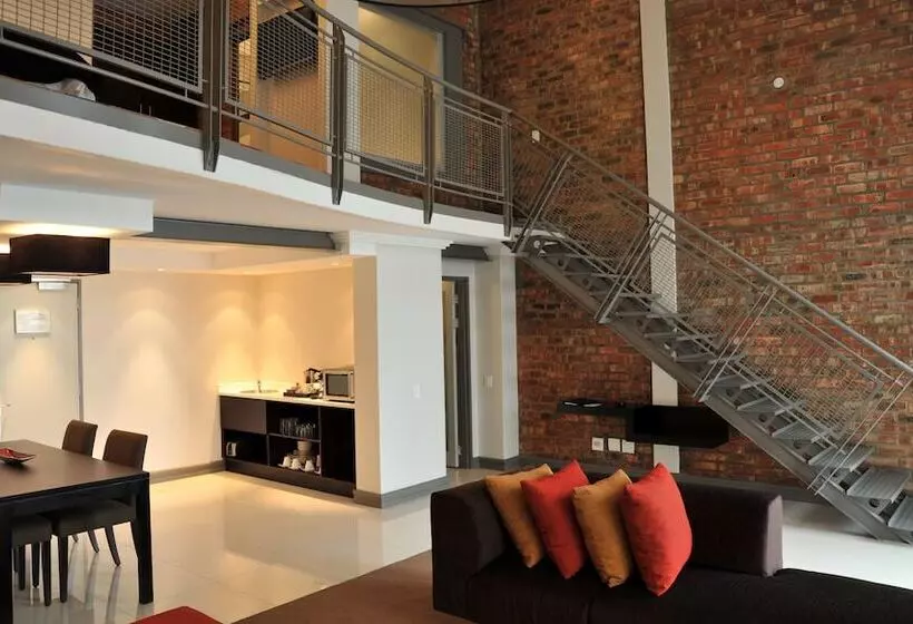 Standard Room, Garden Court Victoria Junction