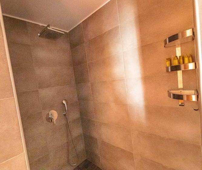 سوییت خانوادگی, Golden View