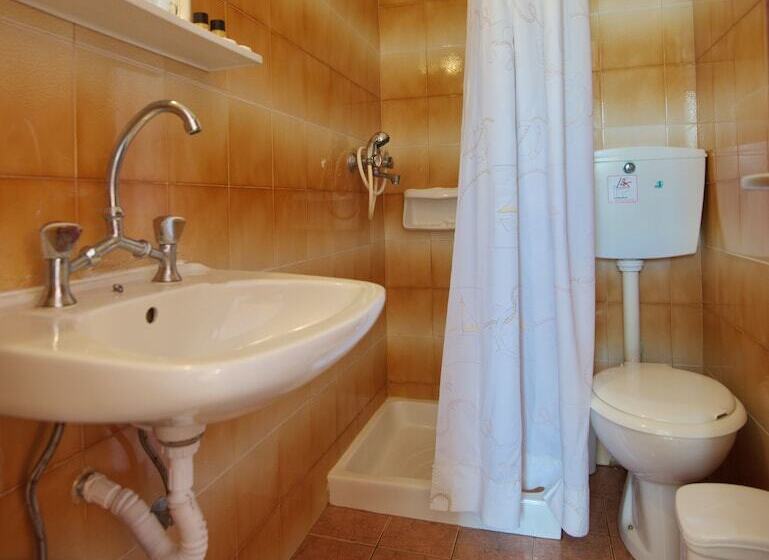 اتاق استاندارد با چشم‌انداز دریا, Haravgi