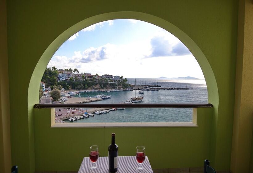 استودیوی استاندارد با چشم‌انداز دریا, Haravgi