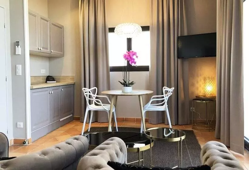 Suite with Terrace, Les Suites   Domaine De Crécy