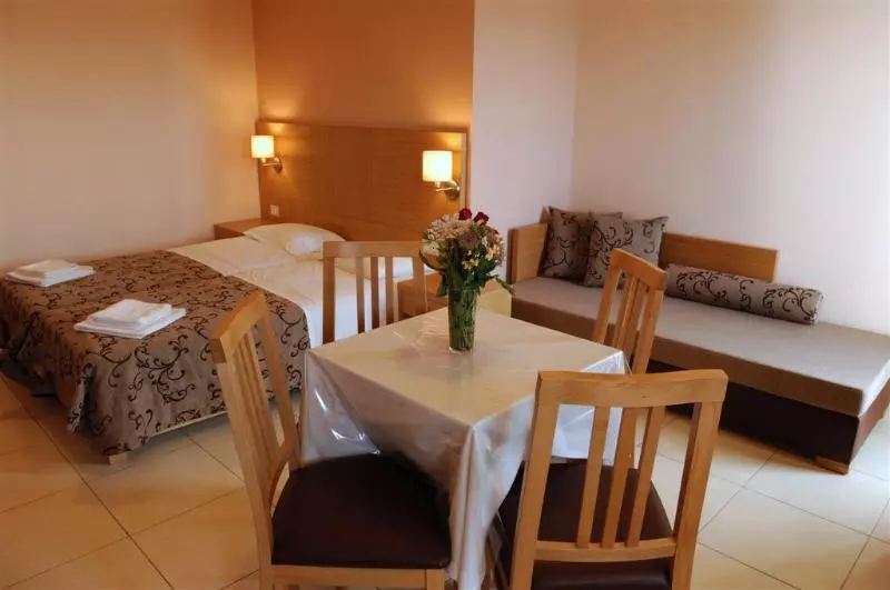 استودیوی استاندارد, Marigianna Apartments