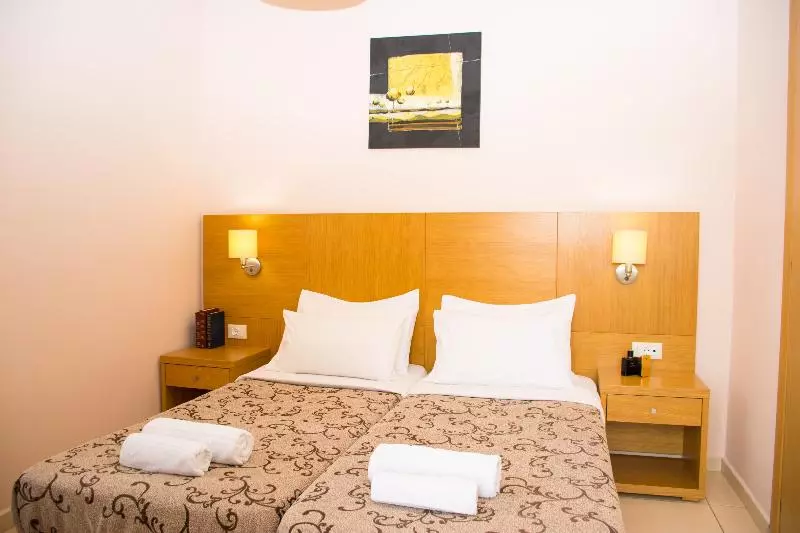 استودیوی استاندارد, Marigianna Apartments