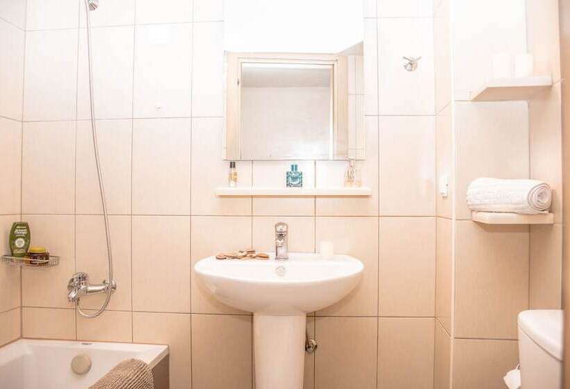 דירת חדר, Marigianna Apartments