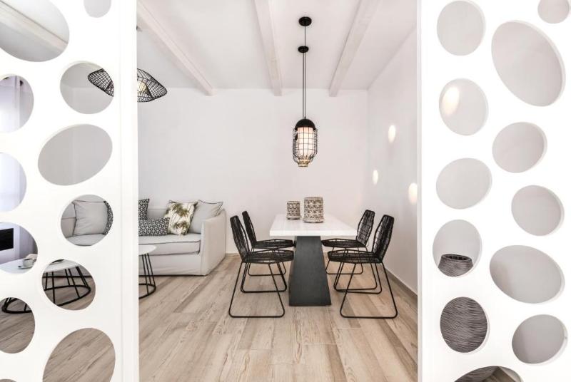 جناح, Smy Mediterranean White Santorini