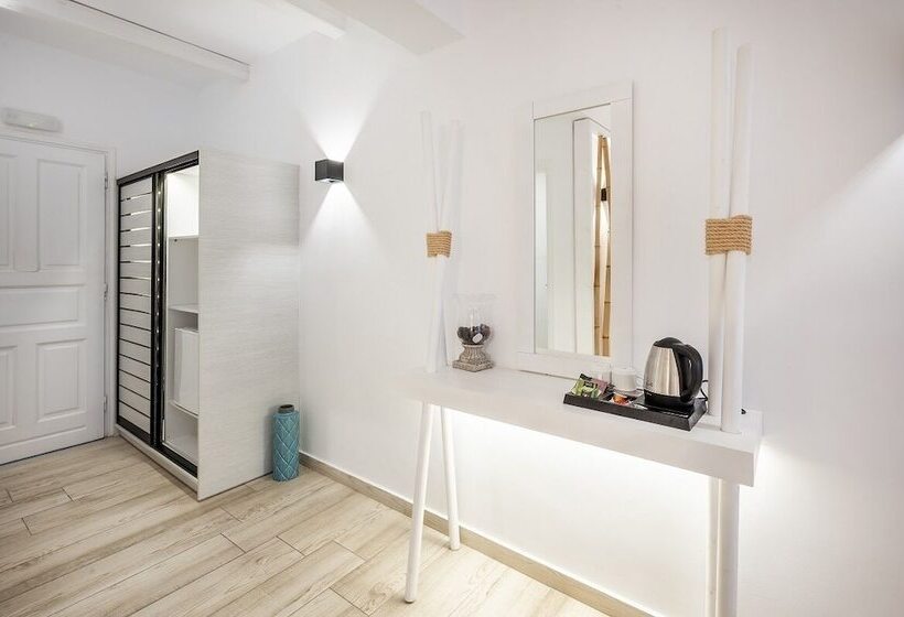 جناح جونيور, Smy Mediterranean White Santorini