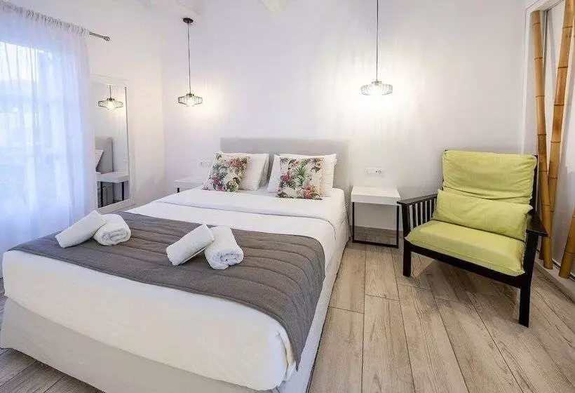 سوییت جونیور, Smy Mediterranean White Santorini