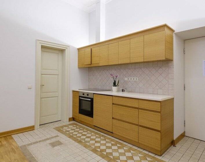 اتاق استاندارد چهار تخته, Metropolis