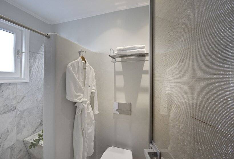 スーペリアトリプルルーム, Petinos