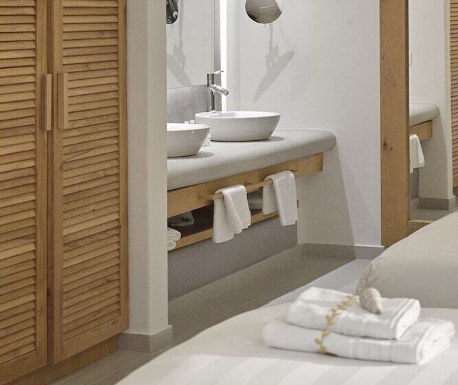 スーペリアトリプルルーム, Petinos