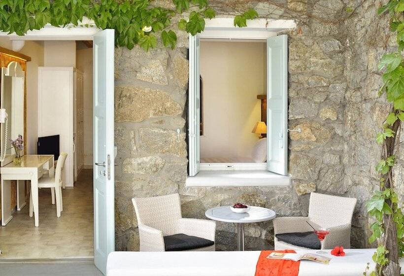 スーペリアトリプルルーム, Petinos