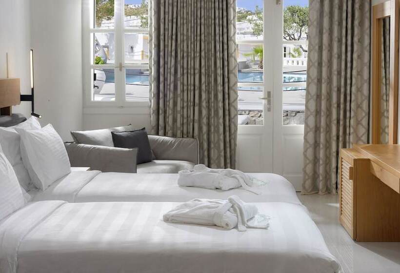 スーペリアトリプルルーム, Petinos