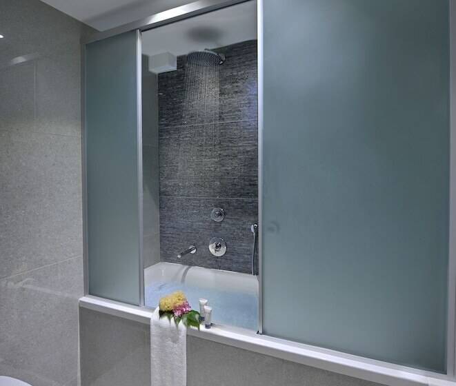 スーペリアースイート, Petinos