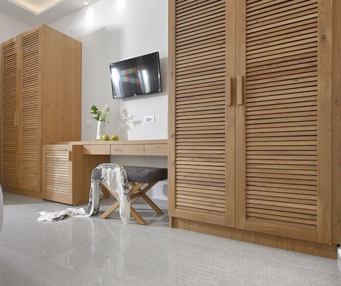 スーペリアースイート, Petinos