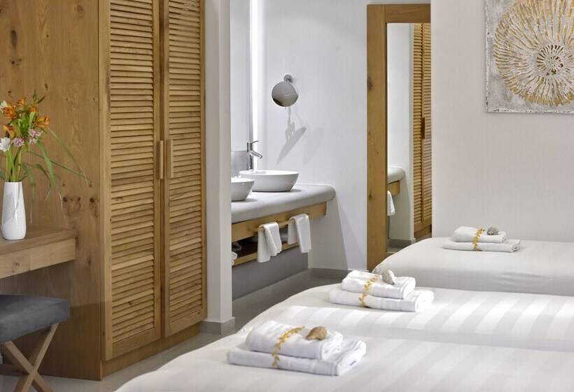 スーペリアトリプルルーム, Petinos