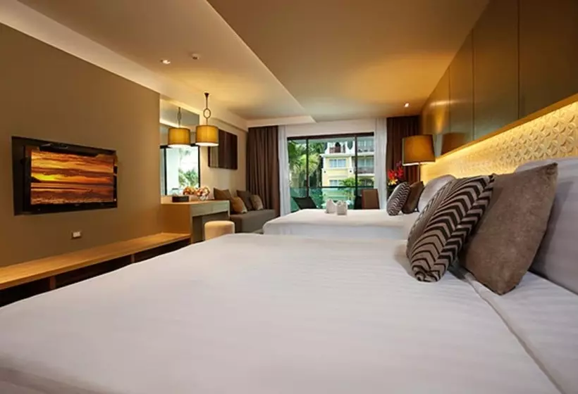 اتاق لوکس با چشم‌انداز استخر, Phuket Graceland Resort and Spa
