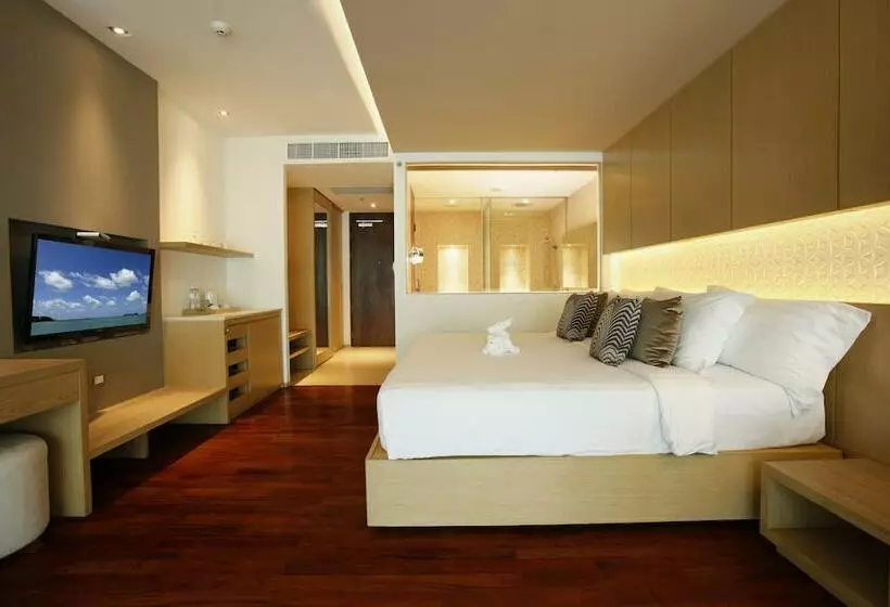 اتاق لوکس با چشم‌انداز استخر, Phuket Graceland Resort and Spa