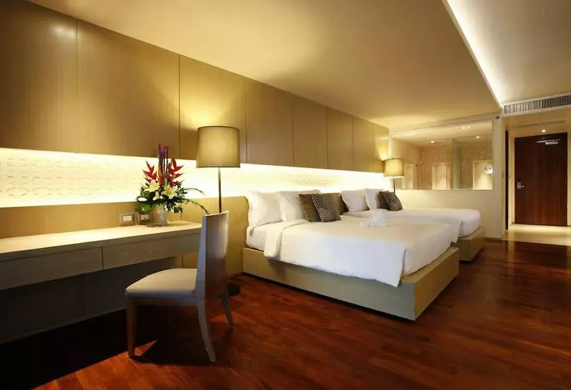 اتاق لوکس با چشم‌انداز استخر, Phuket Graceland Resort and Spa