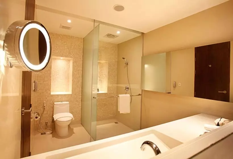 اتاق لوکس با چشم‌انداز استخر, Phuket Graceland Resort and Spa