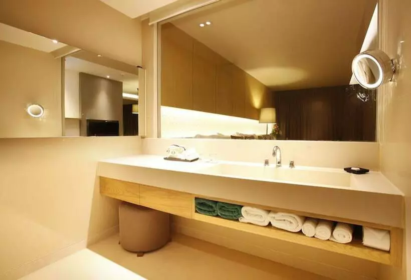 اتاق لوکس, Phuket Graceland Resort and Spa