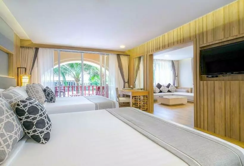 اتاق خانوادگی با چشم‌انداز استخر, Phuket Graceland Resort and Spa