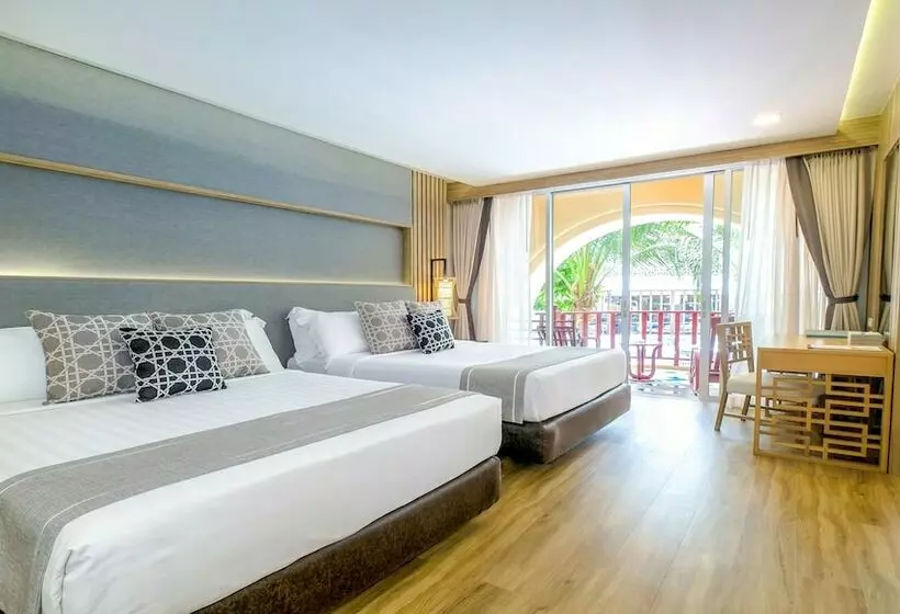 اتاق خانوادگی با چشم‌انداز استخر, Phuket Graceland Resort and Spa