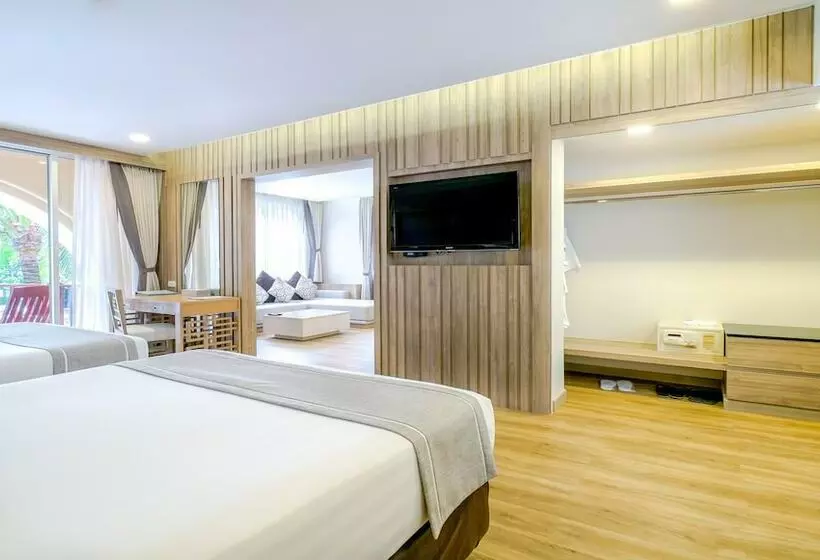 اتاق خانوادگی با چشم‌انداز استخر, Phuket Graceland Resort and Spa