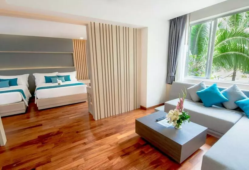 اتاق خانوادگی با چشم‌انداز استخر, Phuket Graceland Resort and Spa