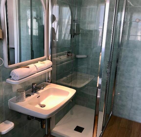 غرفة قياسية, Pinocchio