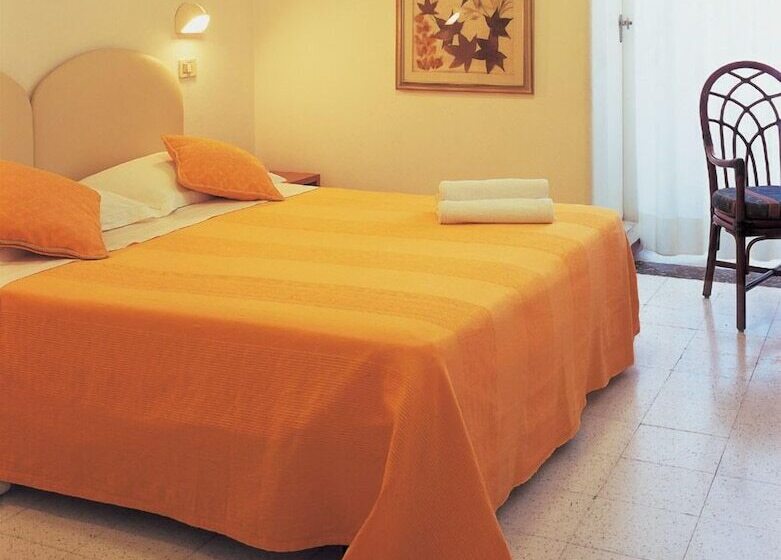 غرفة قياسية ثلاثية, Pinocchio