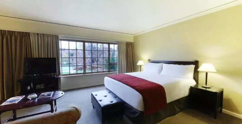 キングサイズベッドのスイートルーム, Southern Sun Bloemfontein