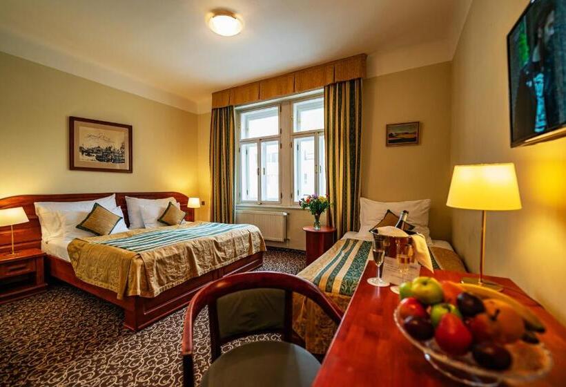 غرفة قياسية ثلاثية, U Divadla   Czech Leading Hotels