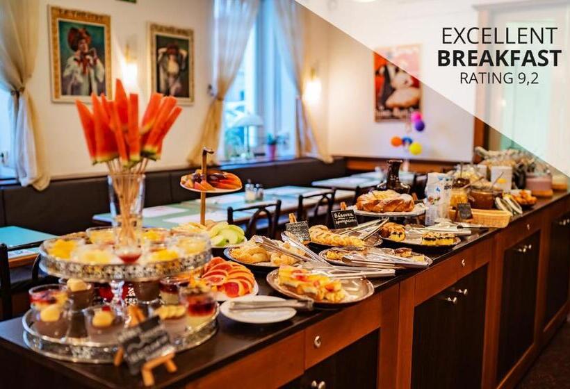 Quarto Triplo Estandar, U Divadla   Czech Leading Hotels